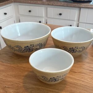 Vintage Pyrex Bowls